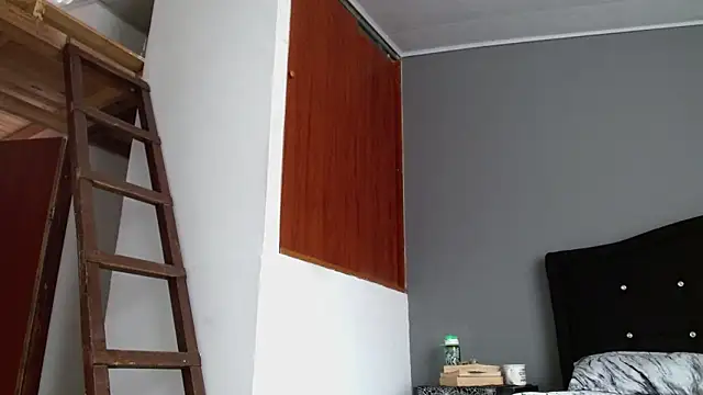 Emilia_1995 Live XXX-Chat