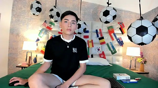 Maxi_littlen Live XXX chat