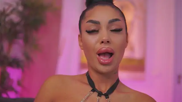 LatinaMorene's Live XXX Chat