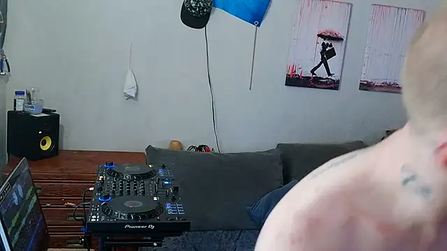 pyrowuff Chat XXX live