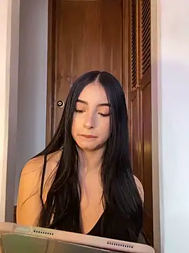 Magiee_Thompson Adlı Modelin Canlı XXX Sohbeti