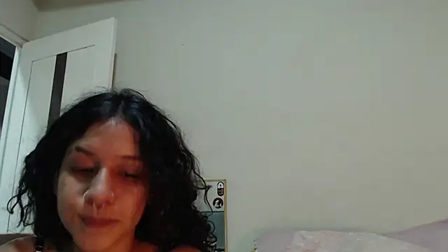 AlinaWoolf_ Adlı Modelin Canlı XXX Sohbeti