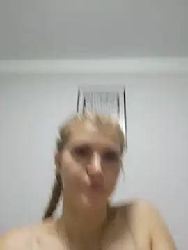 HotBlondie69's Live XXX Chat
