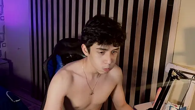 MikeVoss_ Adlı Modelin Canlı XXX Sohbeti