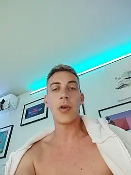 1Hugo1 Live XXX-Chat