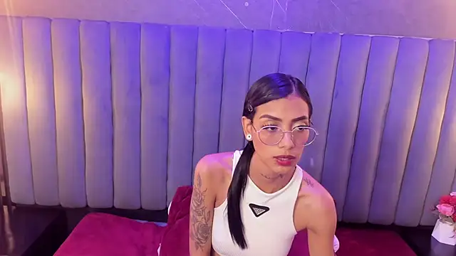 Czat XXX na żywo – KarlaSlutSkinny__
