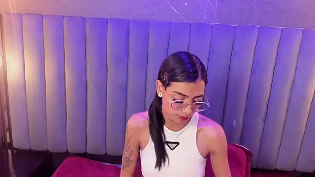 Chatroom XXX en direct de KarlaSlutSkinny__