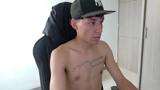 XXX chat uživo modela bully_boss