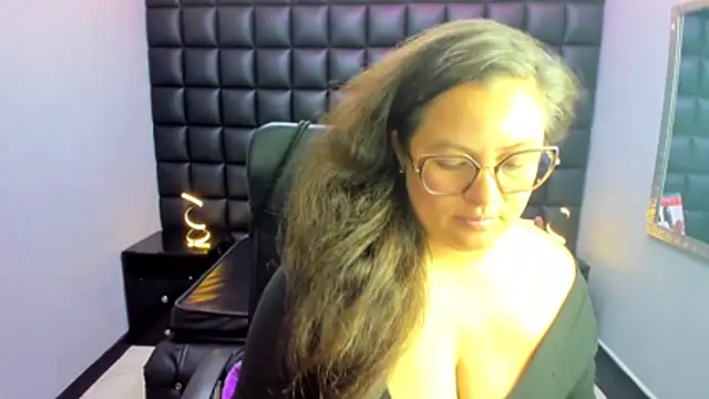 Sarah_Boobs_ Chat XXX in diretta
