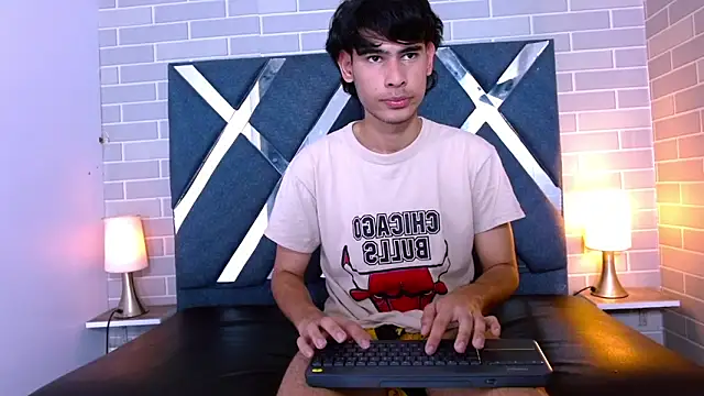 Онлайн чат XXX Kevin_Brooks1