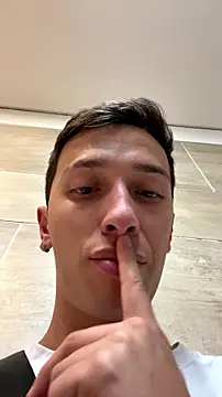 Thiago_Jones1's Webcam Show