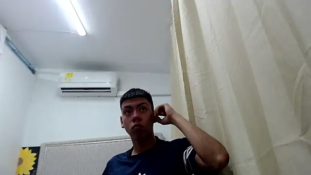 Chatroom XXX en direct de Liarr_