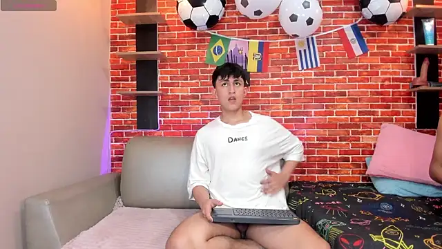 XXX chat uživo modela Hoot_boyss_