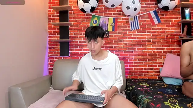 Hoot_boyss_ live XXX chat