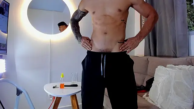 Mr_adrian Adlı Modelin Canlı XXX Sohbeti