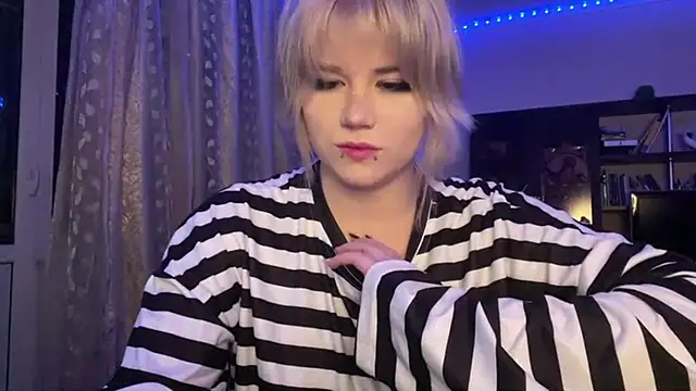 Онлайн чат XXX HelloKinki