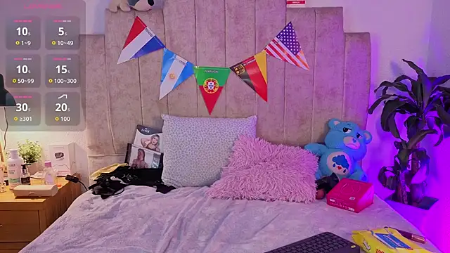 Živý XXX chat Emilly-hall