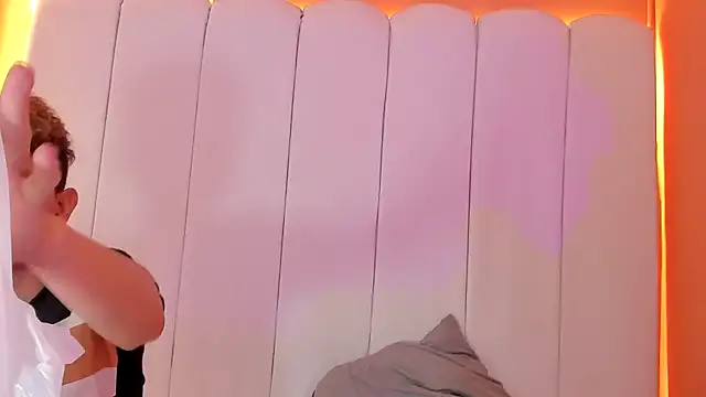 צ'אט XXX בשידור חי של ThreeForFun_OS