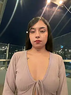 צ'אט XXX בשידור חי של LilacNoir