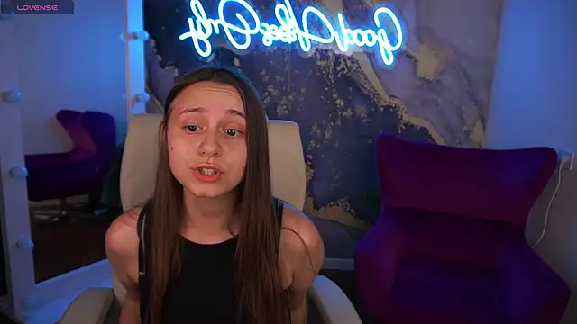 TinyNatalie Adlı Modelin Canlı XXX Sohbeti