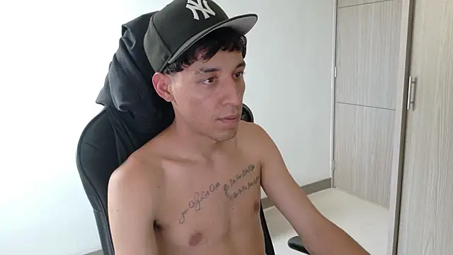 bully_boss Adlı Modelin Canlı XXX Sohbeti