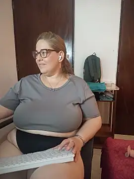 Czat XXX na żywo – Kataleyamilf69_
