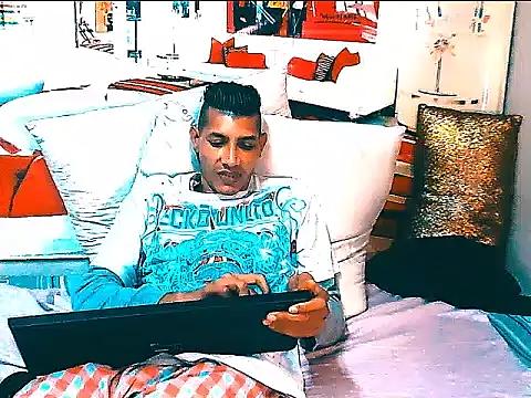 XXX chat uživo modela IndianSavageMale
