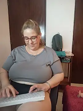 Chat XXX en directo de Kataleyamilf69_