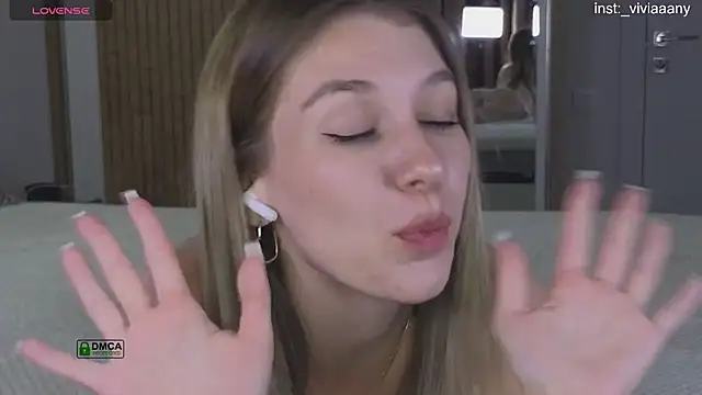 viviaaany's Live XXX Chat