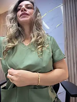 alicee16 XXX чат на живо