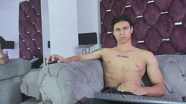 Chat XXX en directo de TonyBenedetti