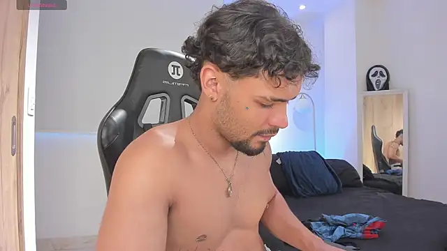 justin_lenox Show in webcam
