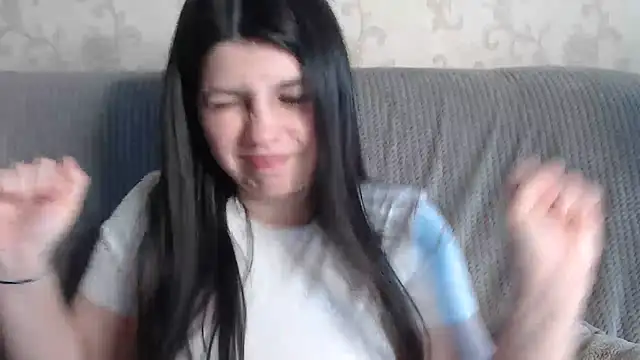 KisaModel Adlı Modelin Canlı XXX Sohbeti