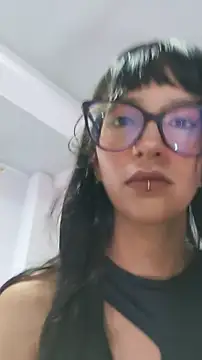 Friends_with_benefitsss' Live XXX Chat