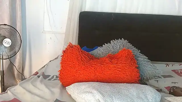 NATTYDOLL74 Adlı Modelin Canlı XXX Sohbeti