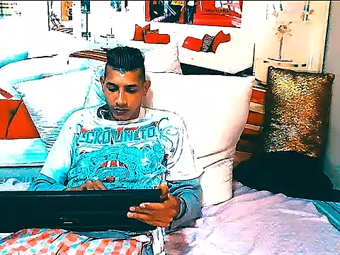 IndianSavageMale – Live XXX-chat