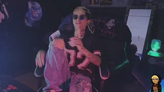 AcidMilo Live XXX Chat