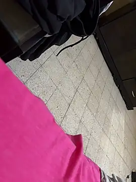 Dedoow élő XXX-chatje