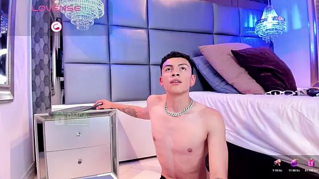 Mike_Hung élő XXX-chatje
