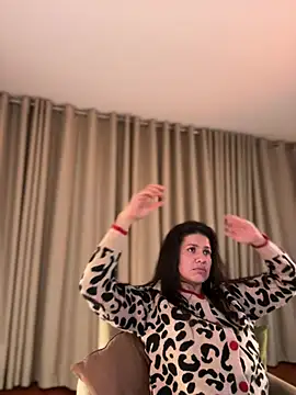Zandrina Adlı Modelin Canlı XXX Sohbeti