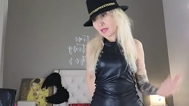 RoxalanaStar Chat XXX in diretta