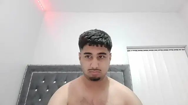 BigBull2007 Adlı Modelin Canlı XXX Sohbeti