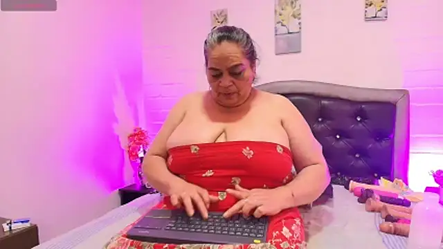 QueenMatturex Chat XXX live