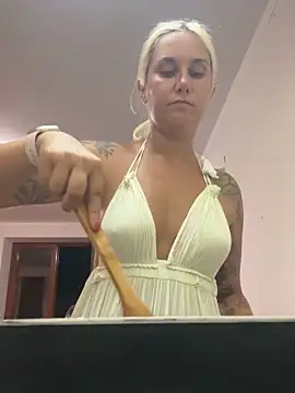 Sofia_beee Webcam show