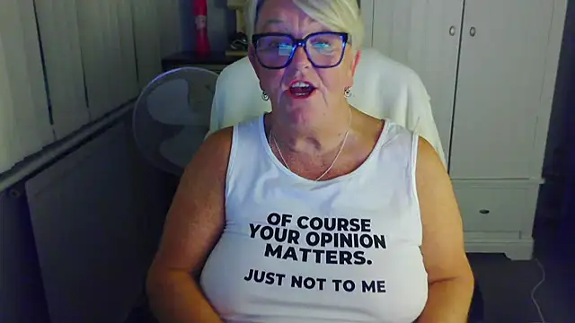 BridgetBlueEyes' Live XXX Chat