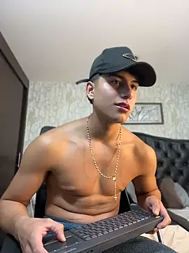 XXX chat uživo modela Lander_Cruz