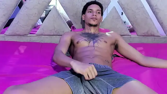 XXX chat uživo modela kai_storm77