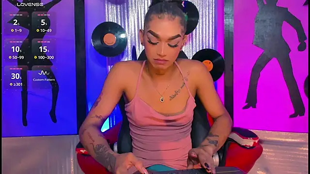 nickyminach_ Chat XXX in diretta
