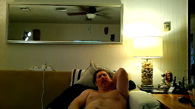 Chat +18 de 9VOLTT ao vivo