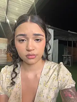 CalyopeXXX Adlı Modelin Canlı XXX Sohbeti